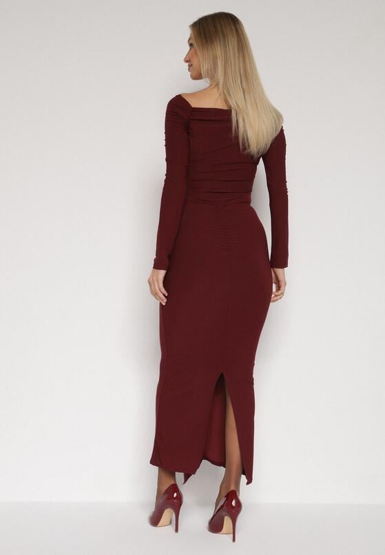 Bordowa Dopasowana Sukienka z Ozdobnym Marszczeniem Trenem i Rozcięciem Alutria 3