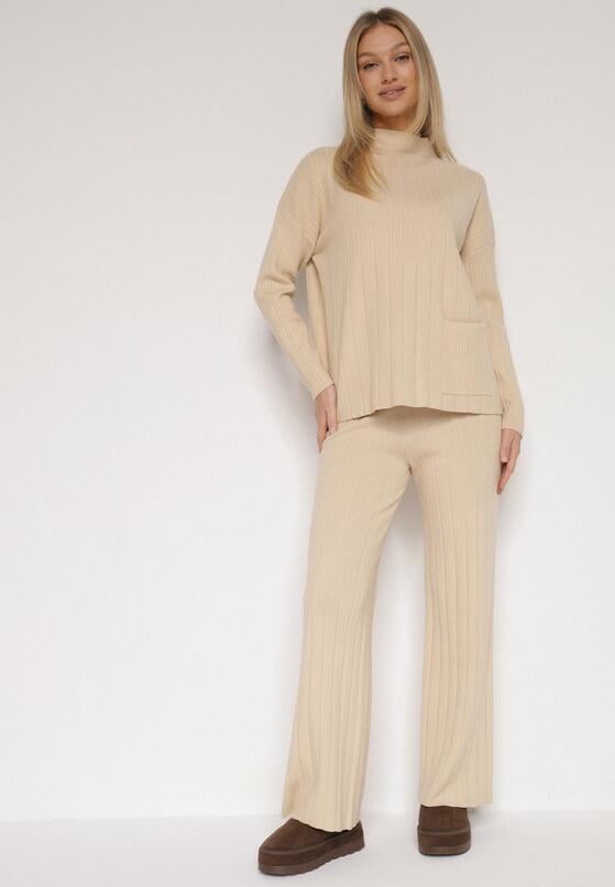Beżowy Sweterkowy Komplet Sweter z Półgolfem i Szerokie Spodnie Alatusa 1