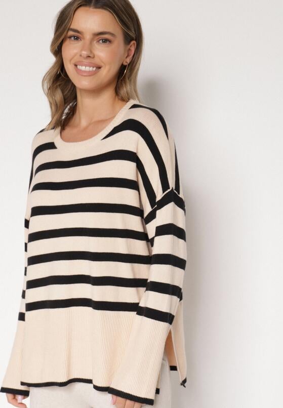 Czarno-Kremowy Sweter o Kroju Oversize z Motywem Pasków Irtusa 4