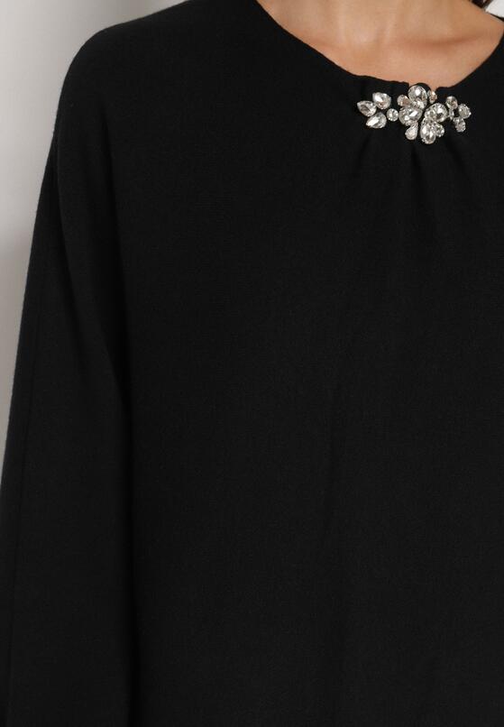 Czarna Sweterkowa Sukienka o Kroju Oversize z Cyrkoniami Tusalia 5