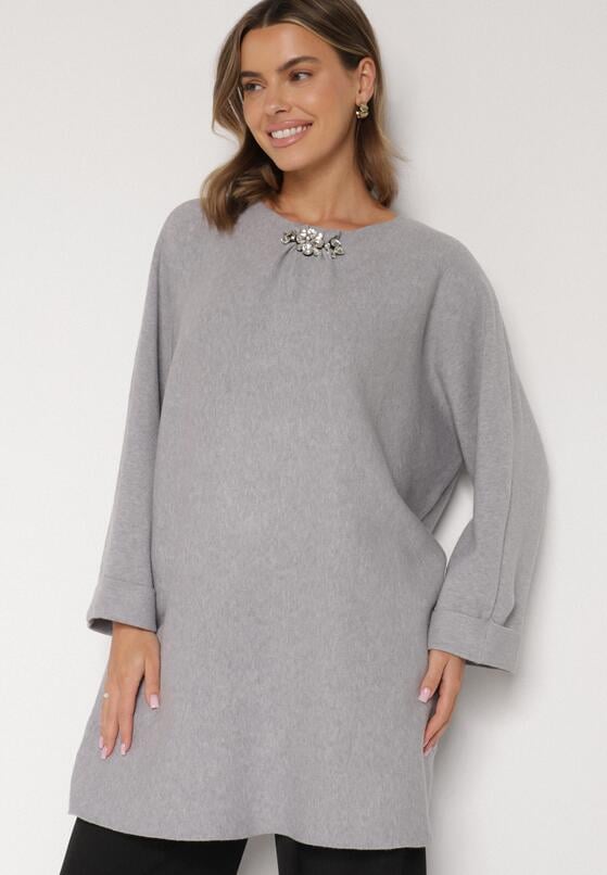 Szara Sweterkowa Sukienka o Kroju Oversize z Cyrkoniami Tusalia 1