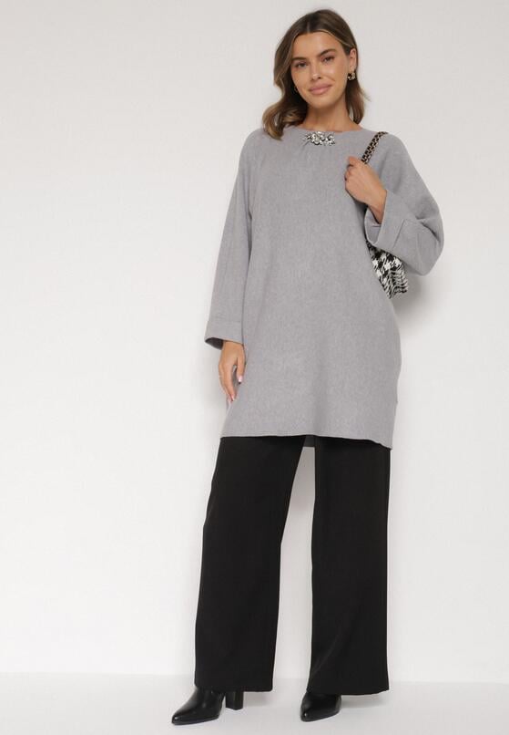 Szara Sweterkowa Sukienka o Kroju Oversize z Cyrkoniami Tusalia 2