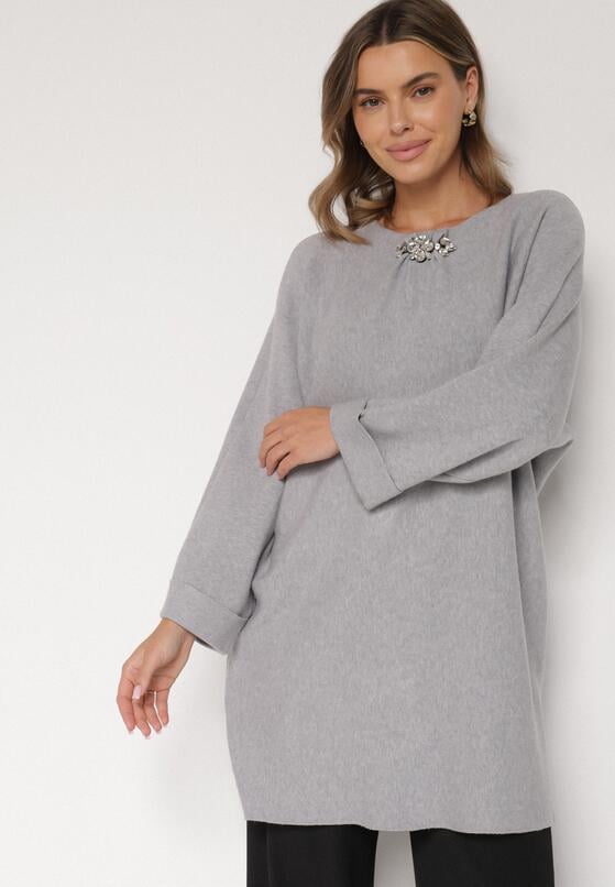 Szara Sweterkowa Sukienka o Kroju Oversize z Cyrkoniami Tusalia 4