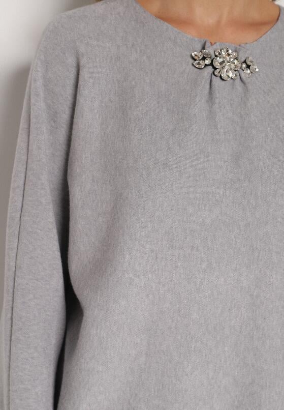 Szara Sweterkowa Sukienka o Kroju Oversize z Cyrkoniami Tusalia 5