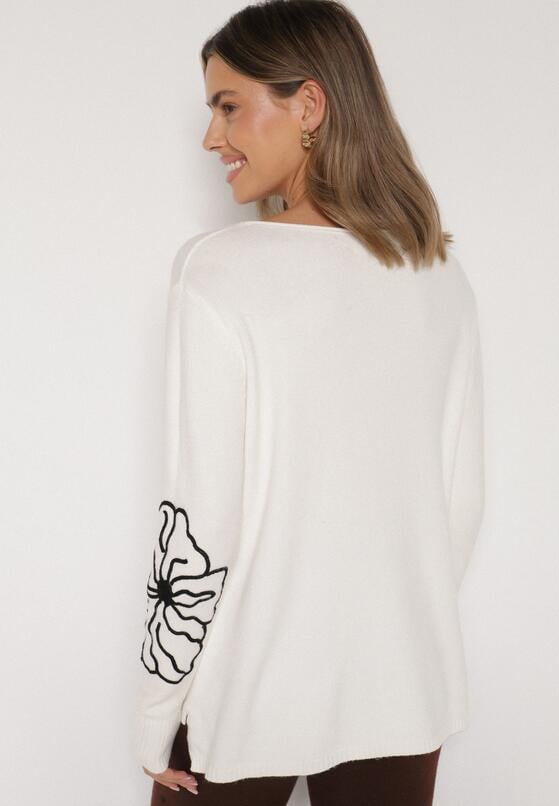 Biały Sweter Ozdobiony Haftowanymi Kwiatami Halatusea 3