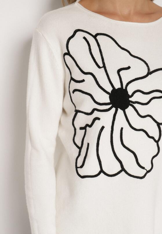 Biały Sweter Ozdobiony Haftowanymi Kwiatami Halatusea 5