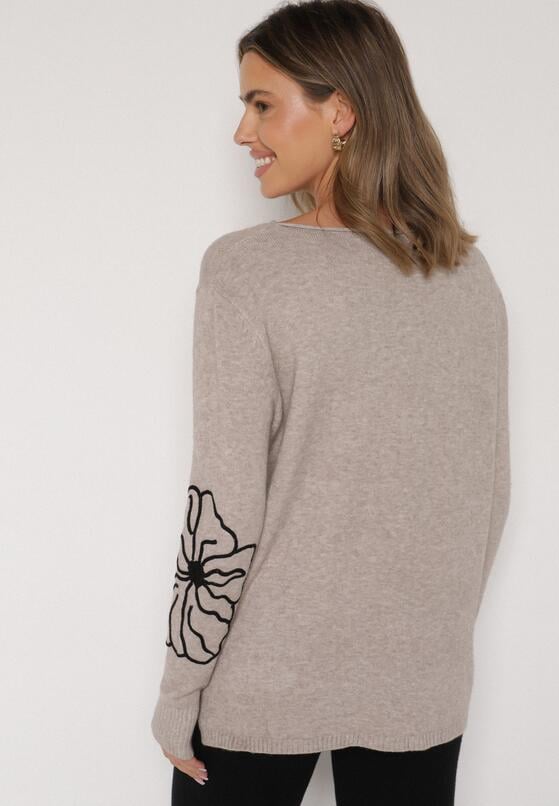 Beżowy Sweter Ozdobiony Haftowanymi Kwiatami Halatusea 3
