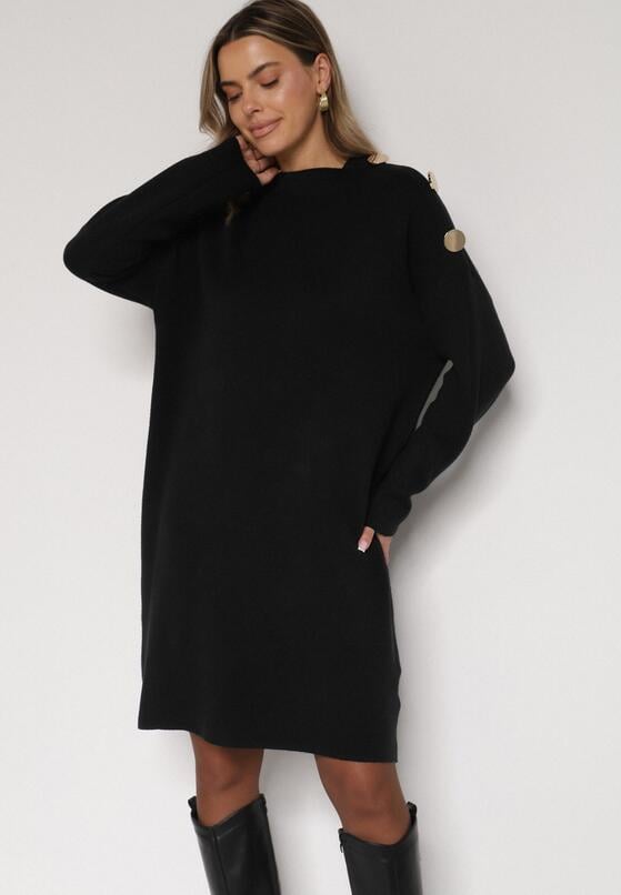 Czarna Sweterkowa Sukienka Pudełkowa Ozdobiona z Boku Guzikami Tustina 1