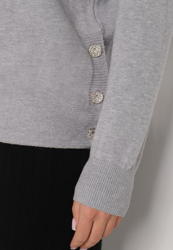 Szary Sweter z Guzikami z Boku Tusiana 5