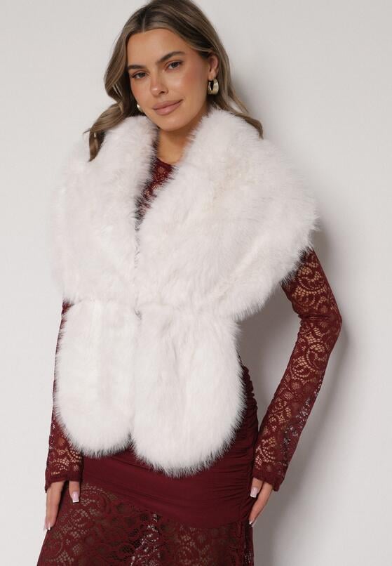 Białe Futrzane Ponczo z Zapięciem Montillene 1