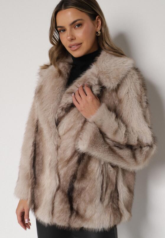 Beżowa Kurtka Futerko z Jednorzędowym Zapięciem i Szerokim Kołnierzem Tesella 2