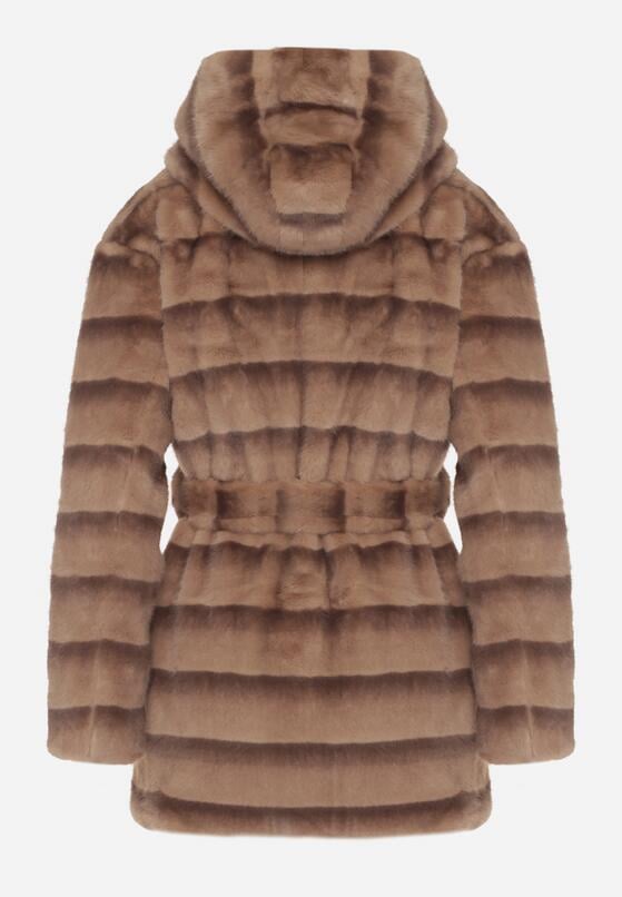 Jasnobrązowa Futrzana Kurtka z Nieodpinanym Kapturem i Paskiem Zetova 7