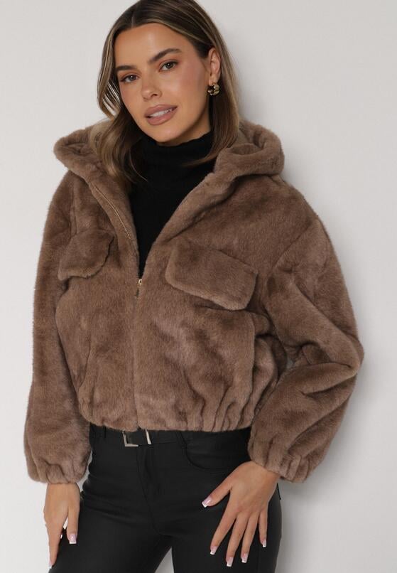 Jasnobrązowa Futrzana Kurtka Bomberka z Kapturem i Ozdobną Imitacją Kieszeni Awedalia 1