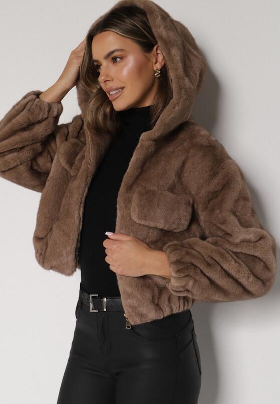 Jasnobrązowa Futrzana Kurtka Bomberka z Kapturem i Ozdobną Imitacją Kieszeni Awedalia 4