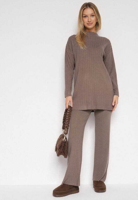Ciemnobeżowy Prążkowany Komplet Dzianinowy z Bawełną Sweter z Półgolfem i Spodnie Elweda 2