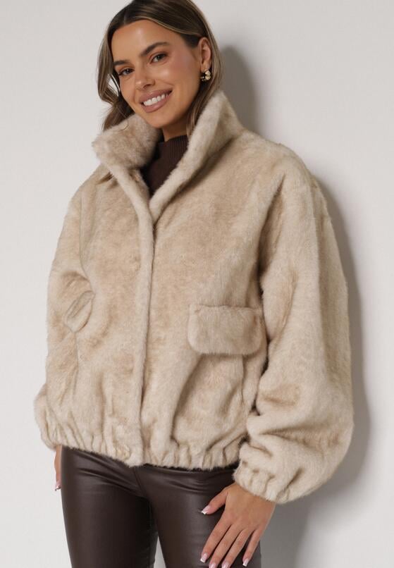 Beżowa Kurtka Futerko o Kroju Bomberki z Kieszeniami Tiwedara 1