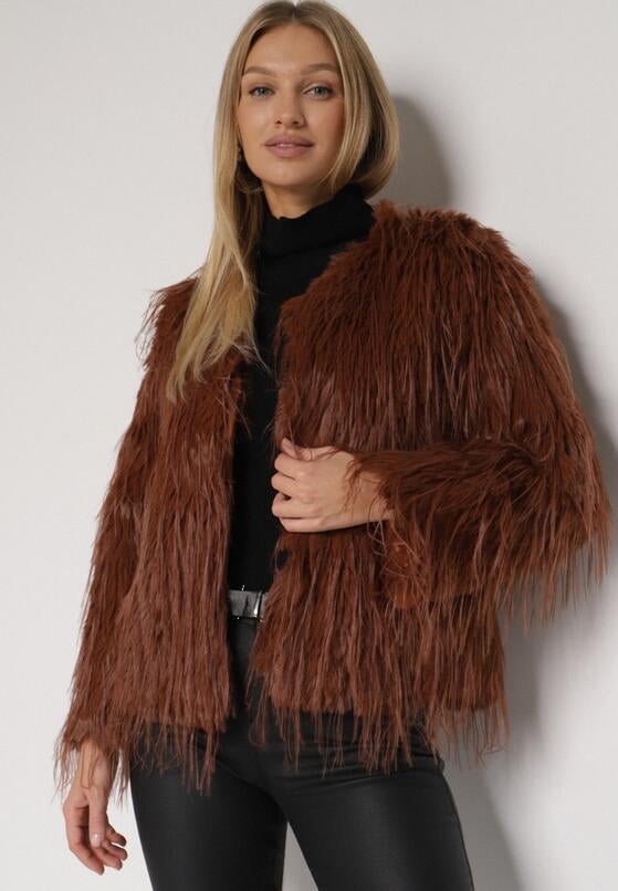 Brązowa Kurtka Futrzana o Prostym Kroju Zapinana na Haftki Siarale 4