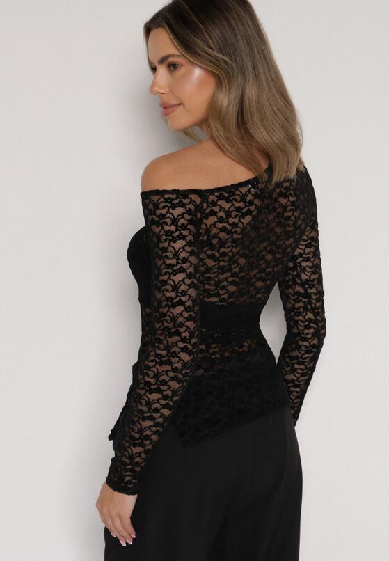 Czarna Koronkowa Bluzka z Długim Rękawem i Asymetrycznym Dekoltem Liwedara 3
