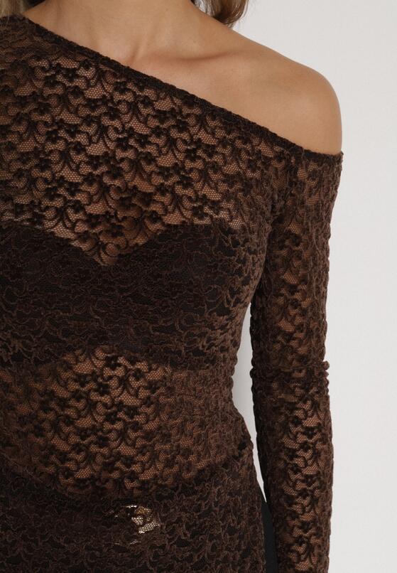 Brązowa Koronkowa Bluzka z Długim Rękawem i Asymetrycznym Dekoltem Liwedara 5