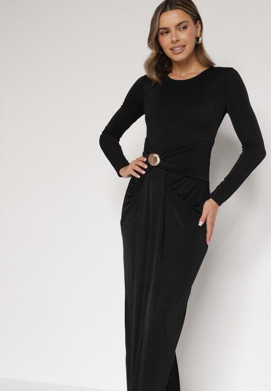 Czarna Taliowana Sukienka o Eleganckim Kroju z Marszczeniem i Aplikacją Sewedina 4