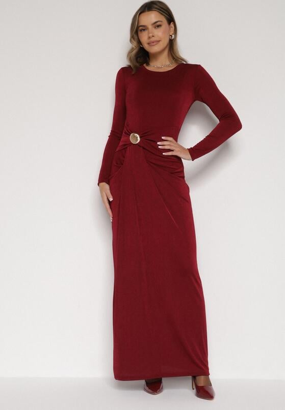 Bordowa Taliowana Sukienka o Eleganckim Kroju z Marszczeniem i Aplikacją Sewedina 2