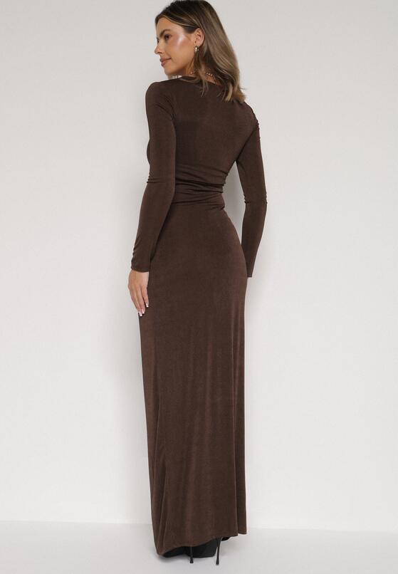 Brązowa Taliowana Sukienka o Eleganckim Kroju z Marszczeniem i Aplikacją Sewedina 3