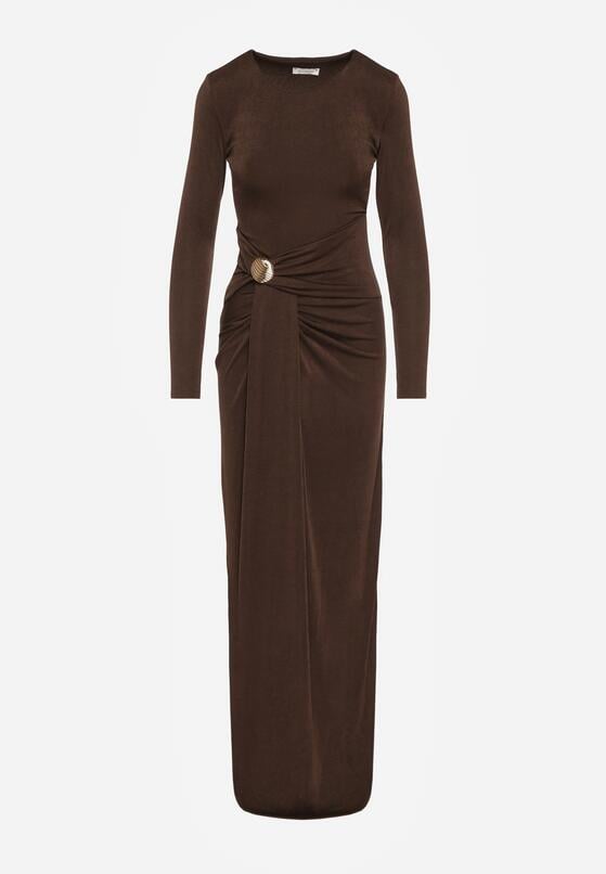 Brązowa Taliowana Sukienka o Eleganckim Kroju z Marszczeniem i Aplikacją Sewedina 6