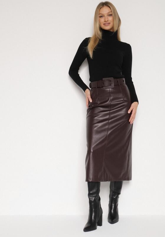 Bordowa Spódnica Ołówkowa z Imitacji Skóry z Paskiem z Dużą Klamrą Rewedia 2