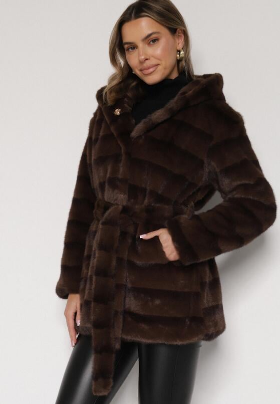 Brązowa Futrzana Kurtka z Nieodpinanym Kapturem i Paskiem Zetova 1