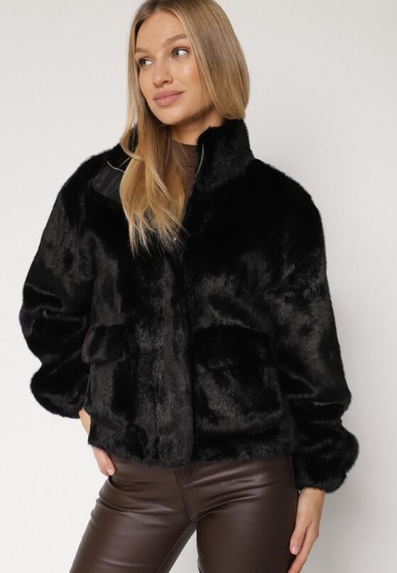 Czarna Futrzana Kurtka Ozdobiona Kieszeniami Vetilina 1