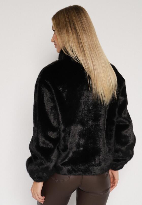 Czarna Futrzana Kurtka Ozdobiona Kieszeniami Vetilina 3