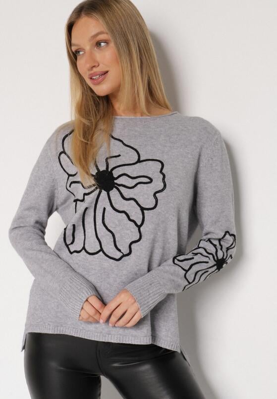 Szary Sweter Ozdobiony Haftowanymi Kwiatami Halatusea 4