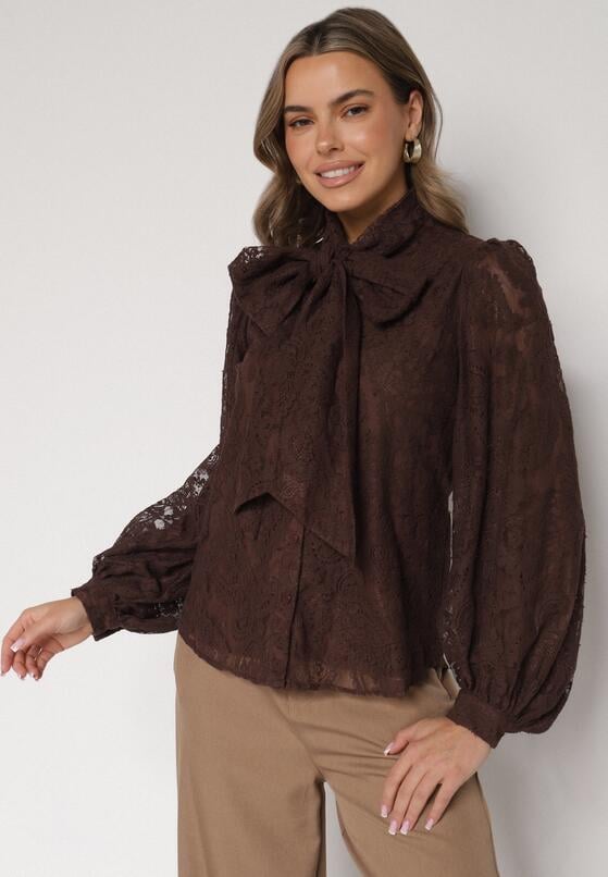Brązowa Koronkowa Koszula z Bufiastymi Rękawami i Kokardą przy Dekolcie Sewane 4