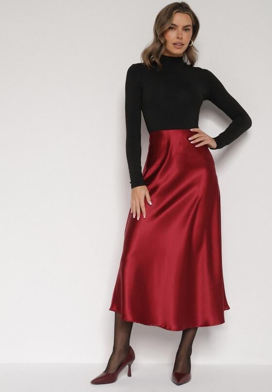 Bordowa Rozkloszowana Midi Spódnica Satynowa Zapinana na Suwak z Gumką w Pasie Williwarne 4