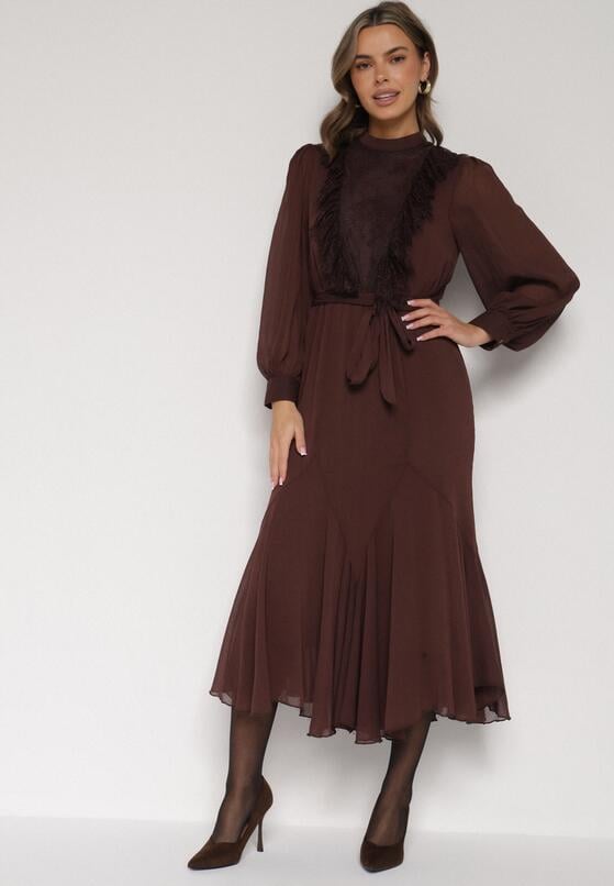 Brązowa Elegancka Sukienka z Bufiastymi Rękawami i Koronkowymi Falbankami Sewlina 1