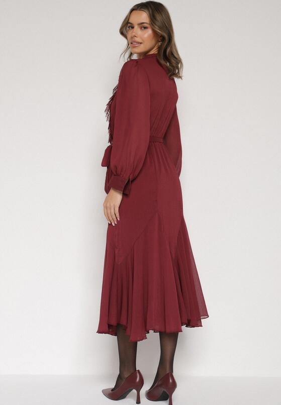 Bordowa Elegancka Sukienka z Bufiastymi Rękawami i Koronkowymi Falbankami Sewlina 3