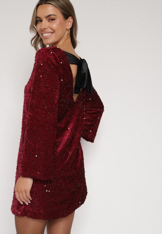 Czerwona Cekinowa Sukienka z Odkrytymi Plecami i Wiązaniem Diadina 1