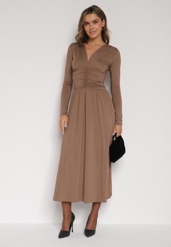Brązowa Marszczona Sukienka Taliowana z Wiskozą z Dekoltem V i Długim Rękawem Emirie 2
