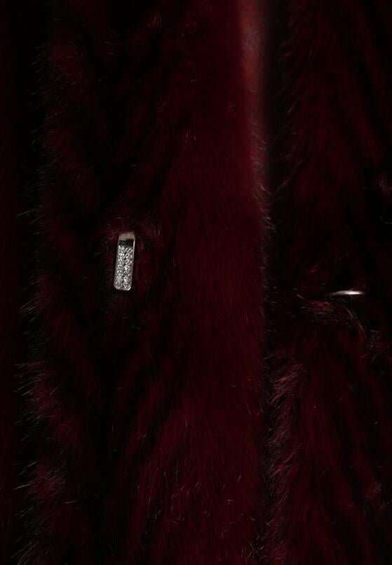 Bordowy Płaszcz Futerko w Pionowy Wzór z Kapturem Cahroris 8