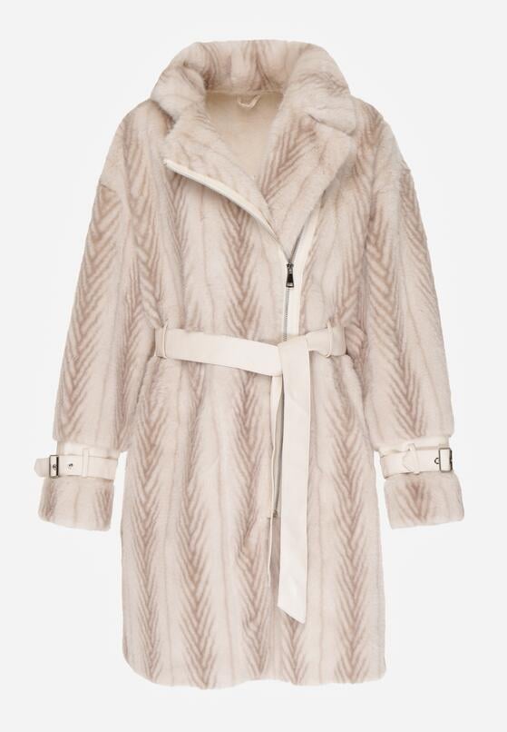Jasnobeżowy Futrzany Płaszcz z Wiązanym Paskiem i Ozdobnymi Sprzączkami Felryna 6