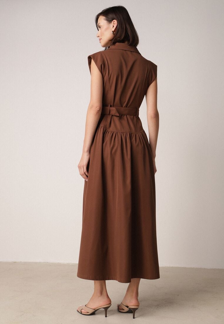 Brązowa Koszulowa Sukienka Bez Rękawów Ozdobiona Paskiem z Klamrą Phalixia 3