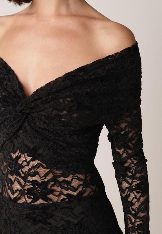 Czarna Dopasowana Sukienka Koronkowa z Odkrytymi Ramionami i Węzłem Serehaneh 5