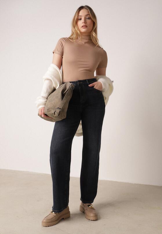 Beżowy Dopasowany T-shirt z Wiskozy z Golfem Isovera 2