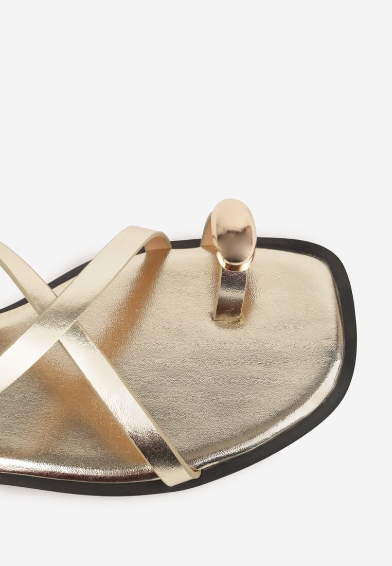 Złote Sandały w Stylu Japonek z Metaliczną Ozdobą Catelin 8