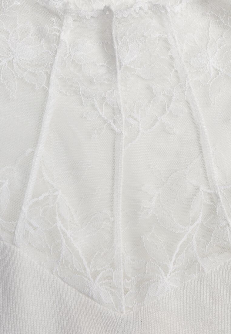 Biały Dopasowany Sweter z Półgolfem z Wiskozą Zdobiony Koronkową Siateczką Genna 8