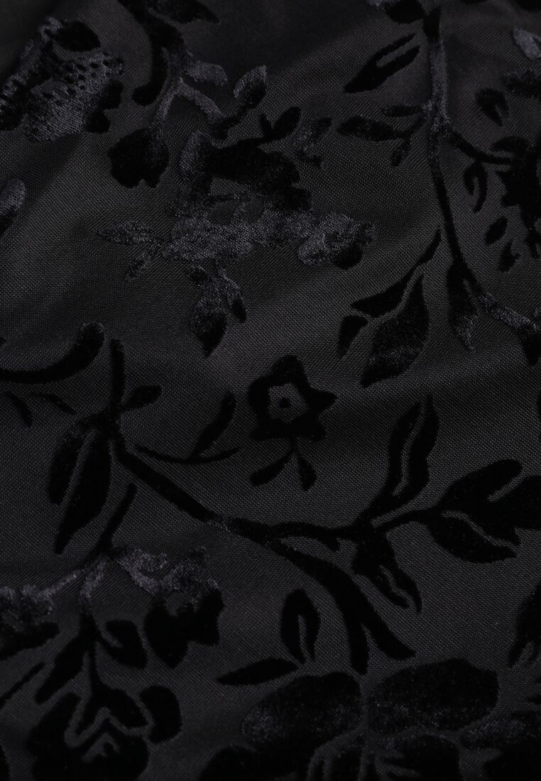 Czarna Dopasowana Sukienka VICES z Wiązaniem i Welurowym Wzorem Thessadenah 8