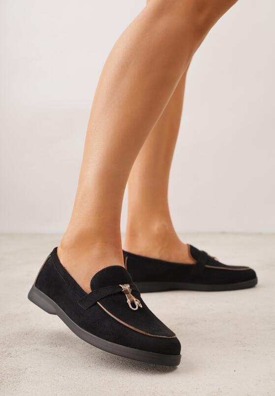 Czarne Mokasyny z Imitacji Zamszu Zdobione Aplikacją z Zawieszkami Peleg 2