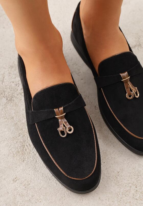 Czarne Mokasyny z Imitacji Zamszu Zdobione Aplikacją z Zawieszkami Peleg 3