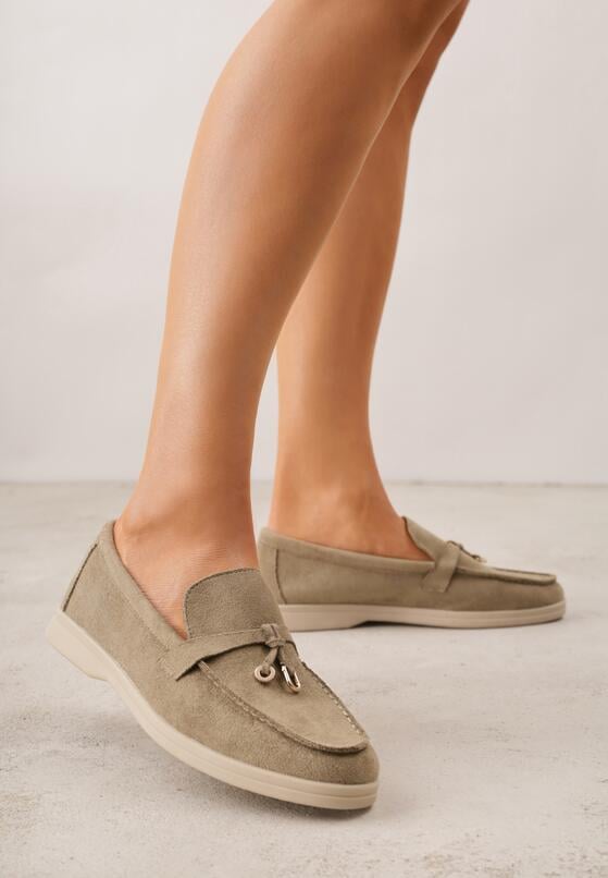 Jasnozielone Mokasyny z Imitacji Zamszu z Ozdobnym Przeszyciem i Zawieszką Veleyra 1