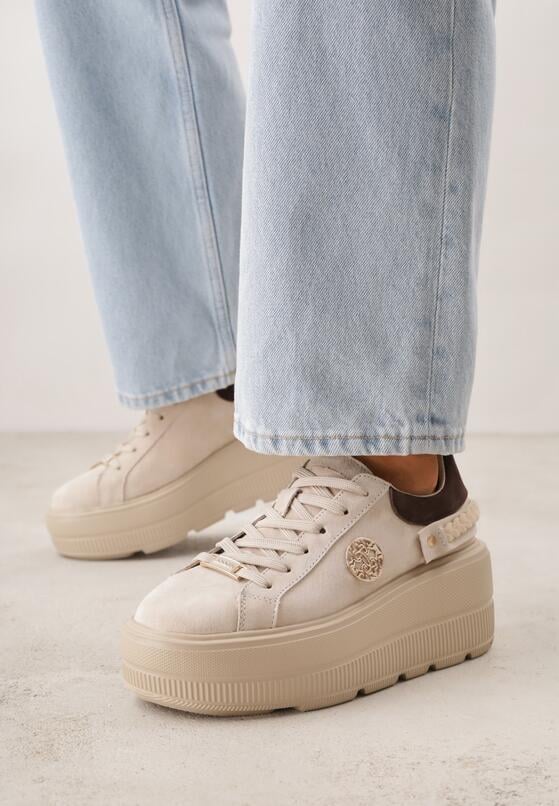 Beżowe Sneakersy Skórzane na Grubej Podeszwie z Plecionym Paskiem i Ozdobą Chalessei 1